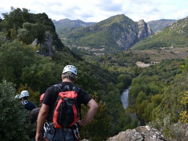 De camino a la vía ferrata con el equipo